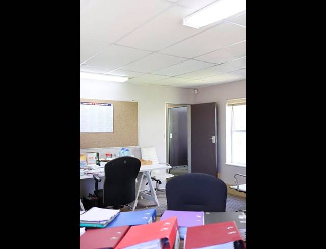 BUSINESS PROPERTY TO RENT IN VREDEHOEK